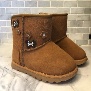 Adorababy Ugg-like boots for toddlers